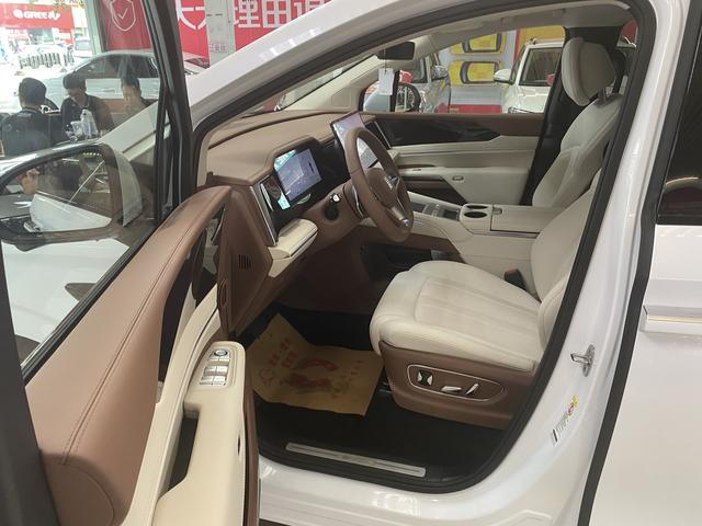 Certificated Used BYD Xia 2025 DM-i 180KM Premium Edition