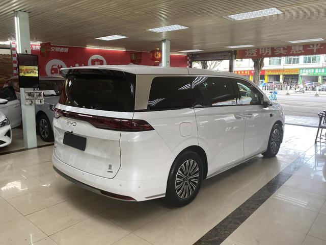 Certificated Used BYD Xia 2025 DM-i 180KM Premium Edition