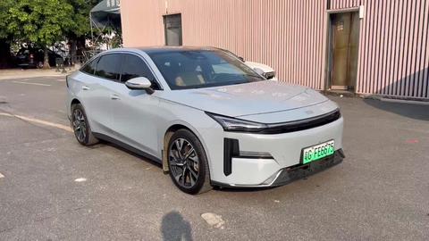 Certificated Used Geely Galaxy L6 2023 1.5T DHT 125km Starship