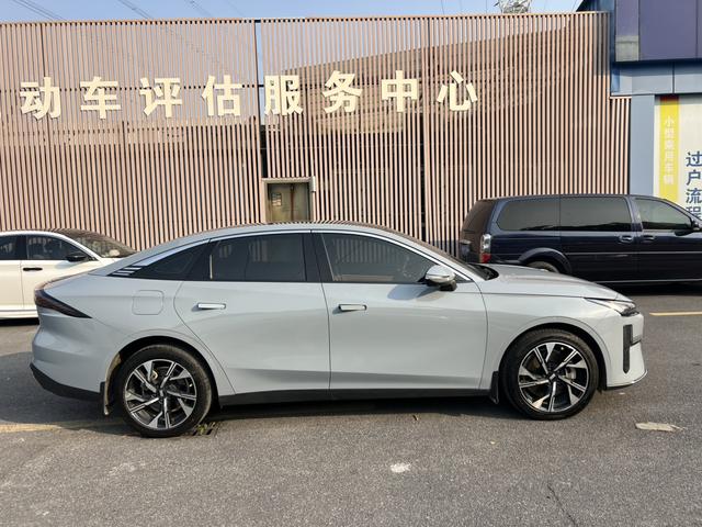 Certificated Used Geely Galaxy L6 2023 1.5T DHT 125km Starship