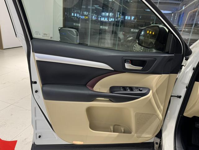 Certificated Used Toyota Highlander 2012款 2.7L Two-Wheel Drive 7-Seat Luxury Edition