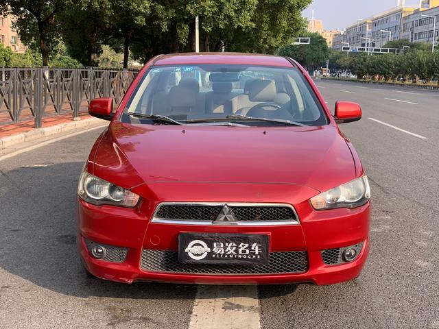 Certificated Used Yishen 2010 Model Fashion Edition 1.8L CVT Comfort