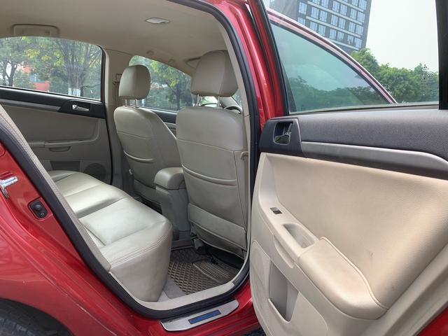 Certificated Used Yishen 2010 Model Fashion Edition 1.8L CVT Comfort