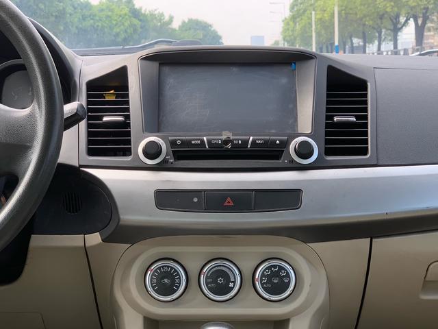 Certificated Used Yishen 2010 Model Fashion Edition 1.8L CVT Comfort