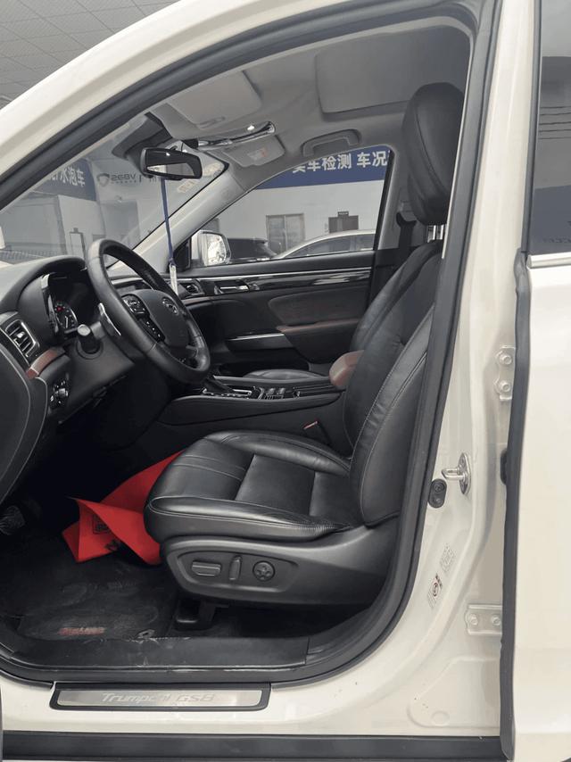 Certificated Used GAC Trumpchi GS8 2017 320T Two-Wheel Drive Luxury Intelligent Linkage Version 7-Seat