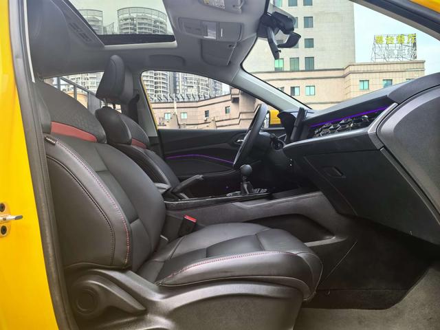 Certificated Used Roewe MG5 2022 180DVVT Manual Youth Fashion Edition