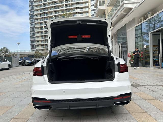 Certificated Used FAW-Audi A4L 2022 40 TFSI Luxury Dynamic Type