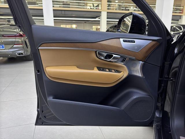 Certificated Used Volvo XC90 2015 T6 Zhi Zun Ban 7 Seats