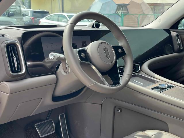 Certificated Pre-Owned Wenjie M9 2024 Extended-Range Ultra Five-Seater Version -u21982807