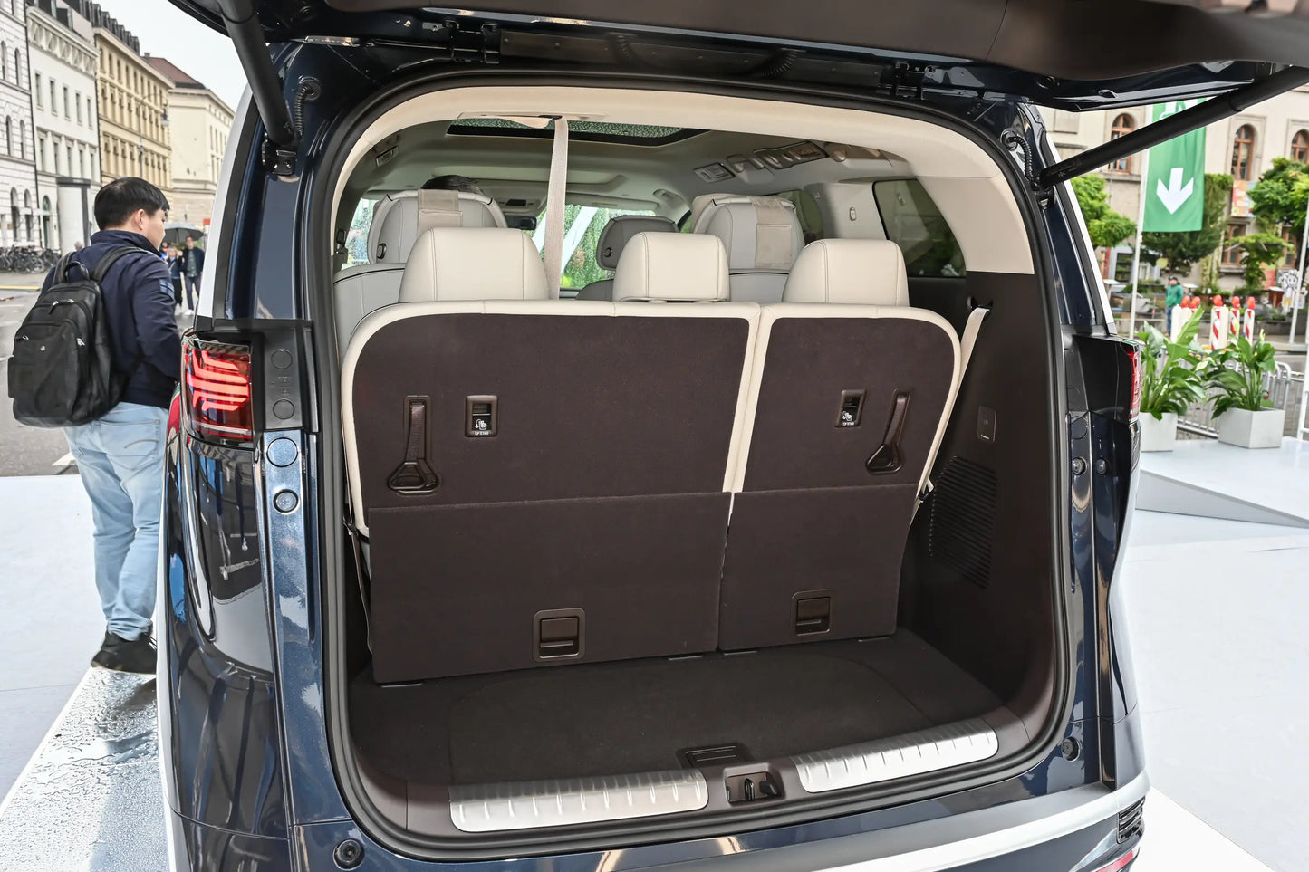 Denza Denza D9 DM -Hybrid PHEV