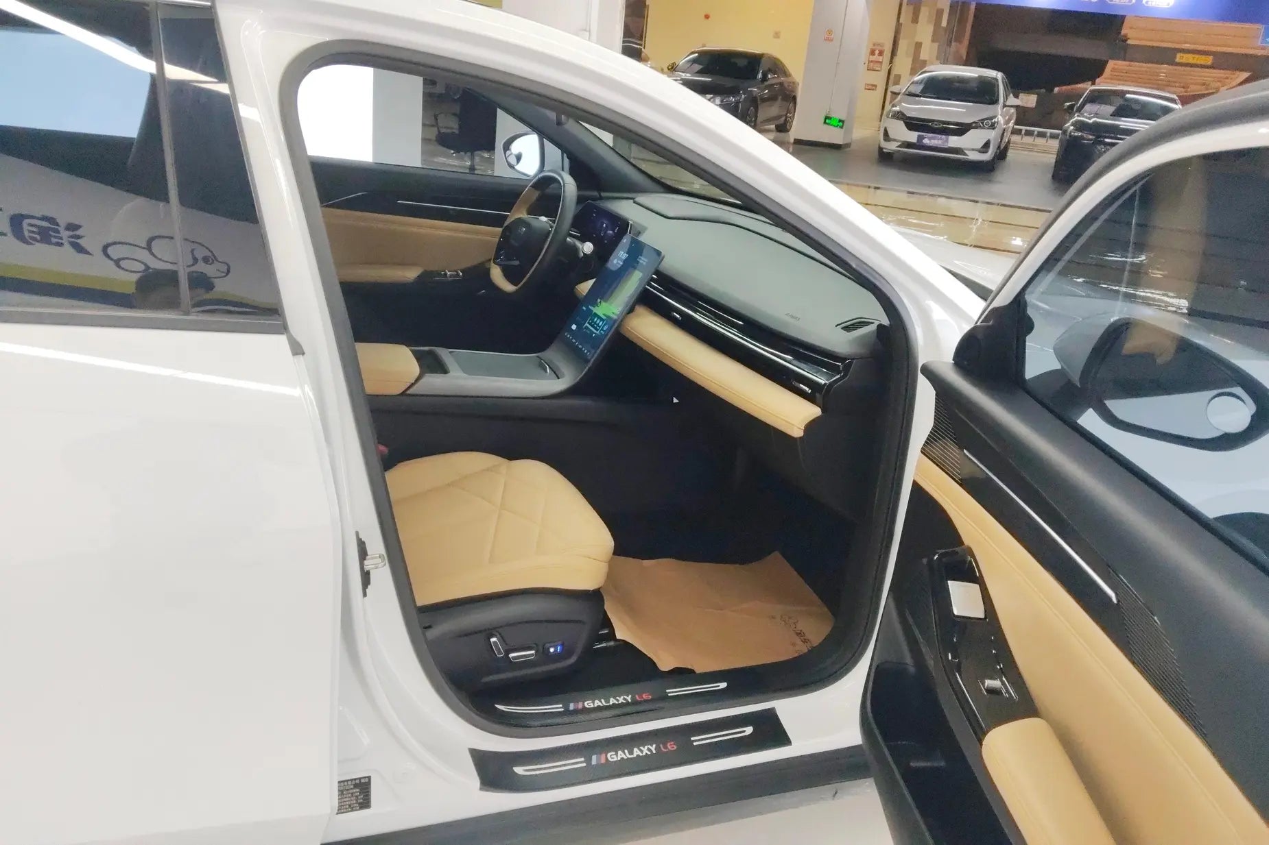 Certificated Pre-Owned Geely Galaxy L6 2023 1.5T DHT 125km MAX -u21179485