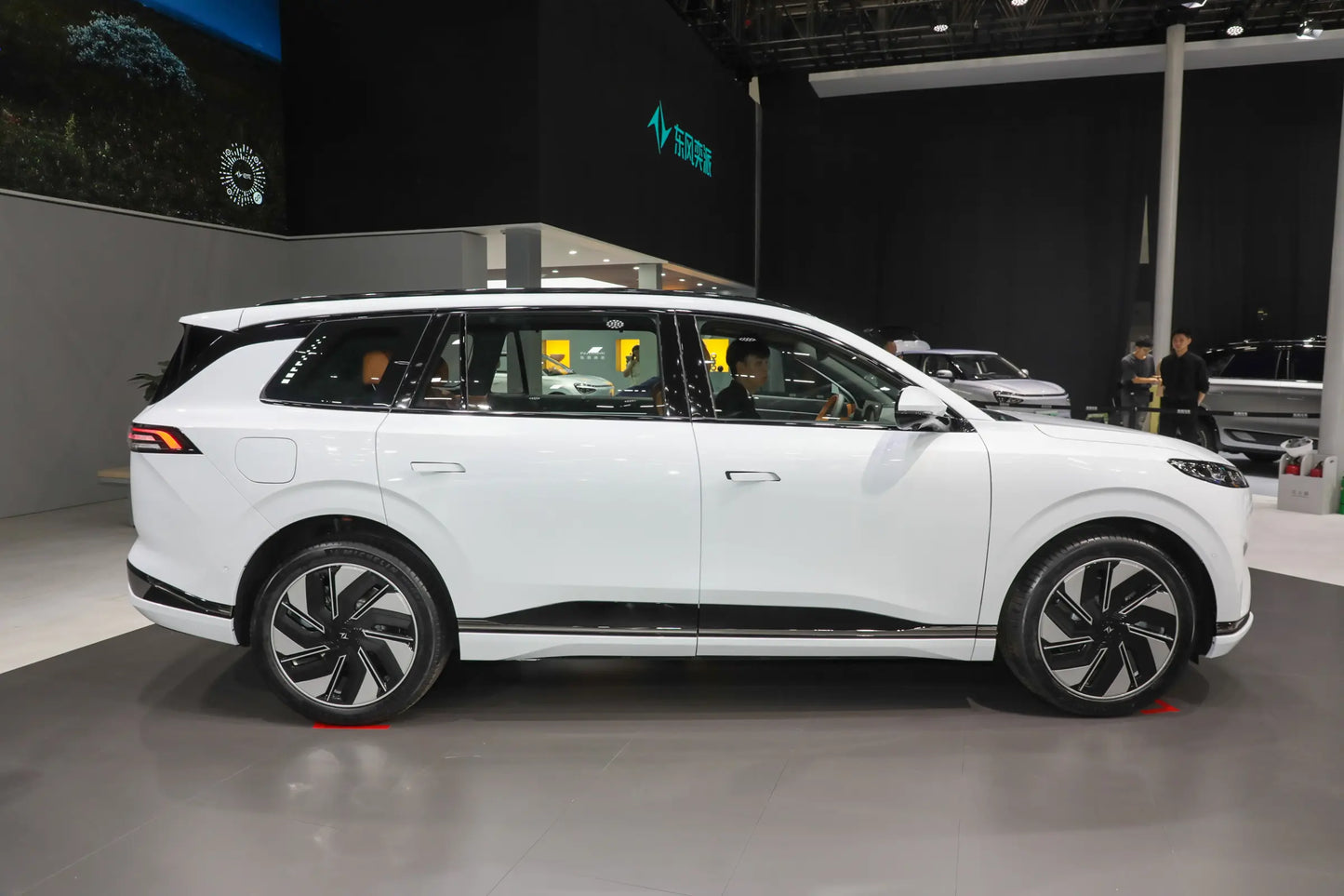 Dongfeng eπ008 -Hybrid REEV