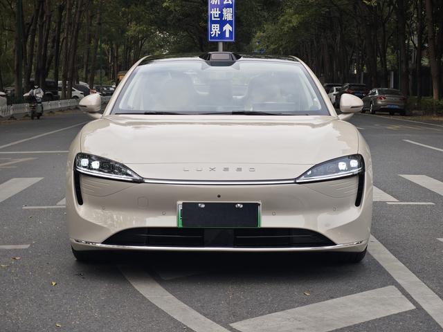 Pre-Owned Zhijie S7 2025 Model Max Rear-Wheel Drive Ultra-Long Range Version