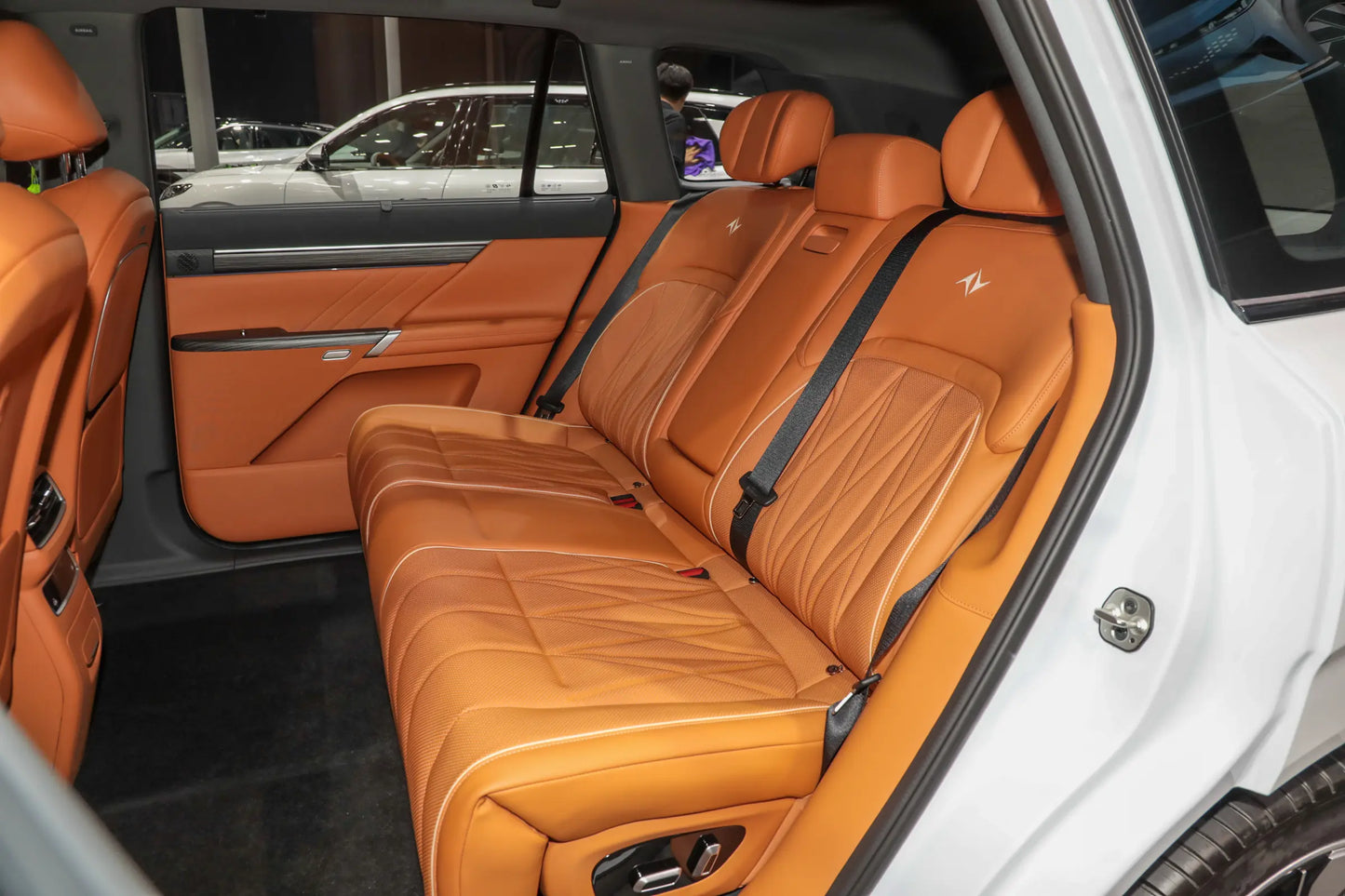 Dongfeng eπ008-Hybrid REEV