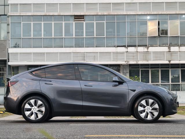 Pre-Owned Tesla Model Y 2021 Standard Range Rear-Wheel Drive Edition