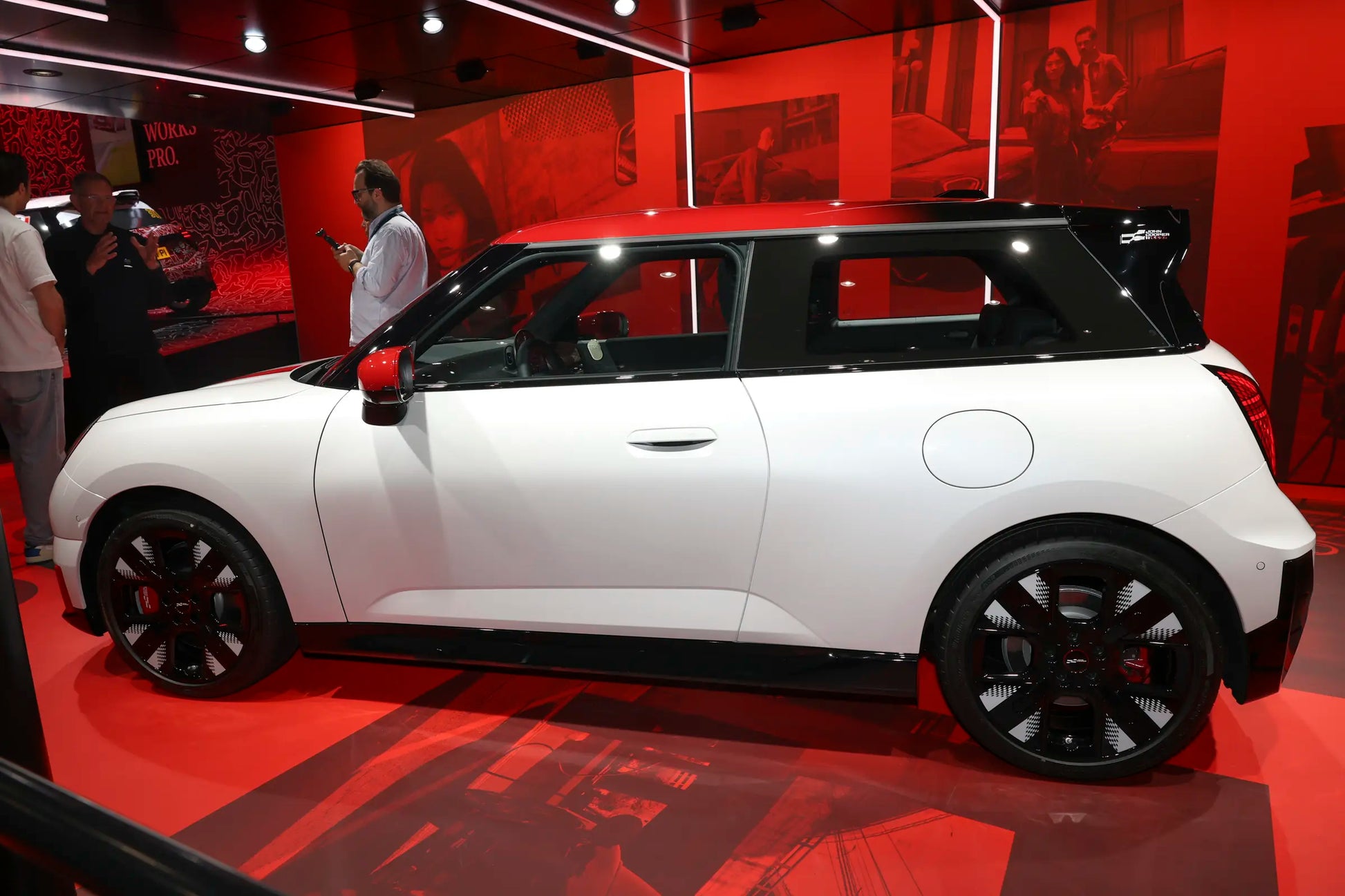 Spotlight Electric MINI JCW