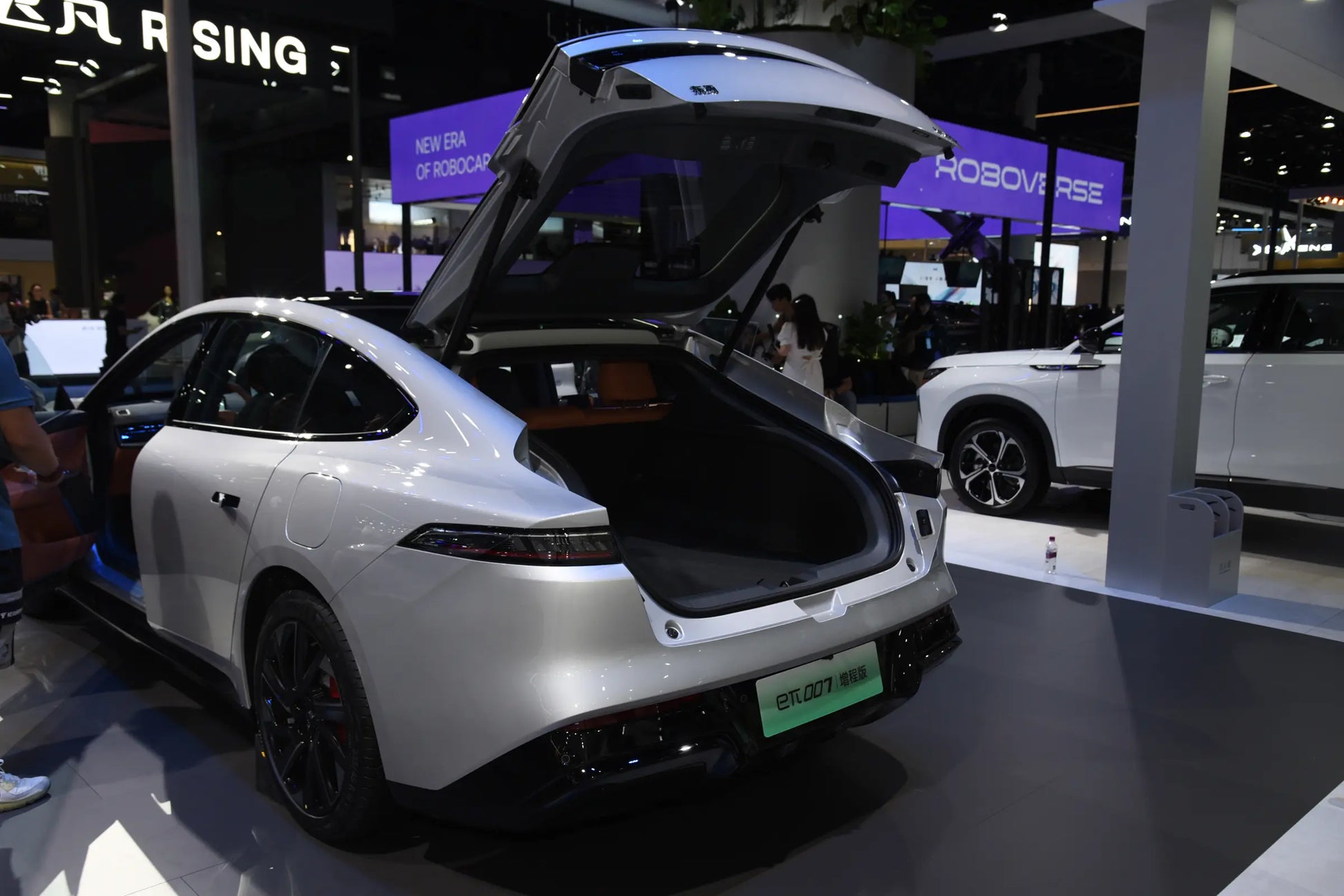 Dongfeng eπ007-Hybrid REEV