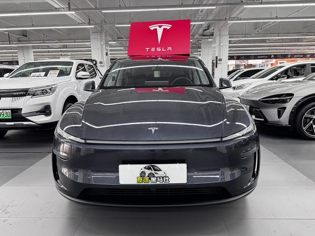 Pre-Owned Tesla Model Y 2025 Rear-Wheel Drive First Edition