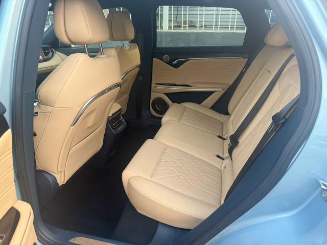 Pre-Owned Voyah FREE 2021 Model 4WD Standard Extended-Range Exclusive Luxury Package