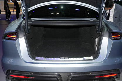 Yangwang Looking up at U7 -Hybrid PHEV