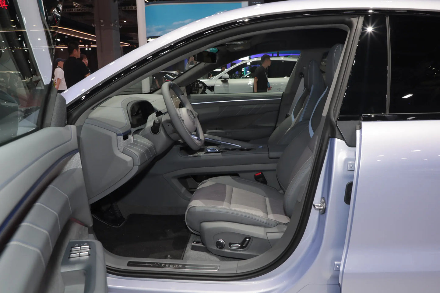 ZEEKR 001