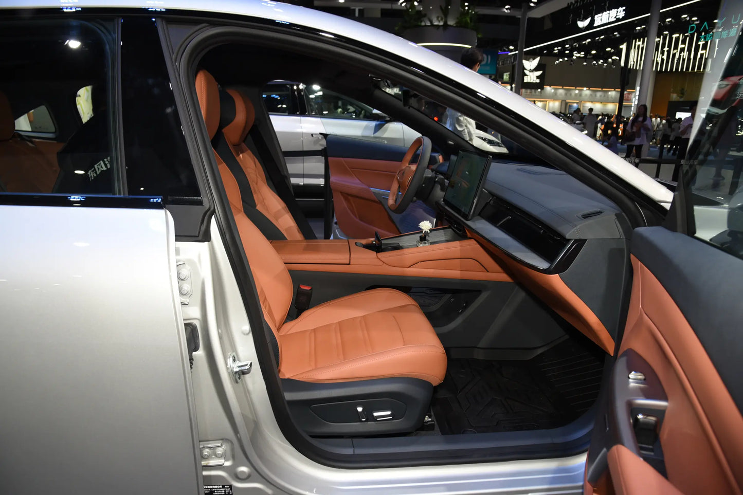 Dongfeng eπ007-Hybrid REEV