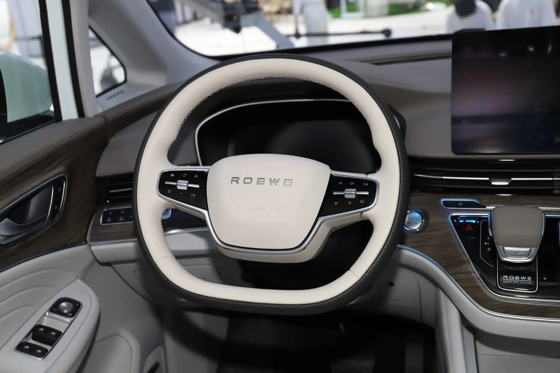 SAIC Motor Roewe iMAX8 DMH -Hybrid PHEV