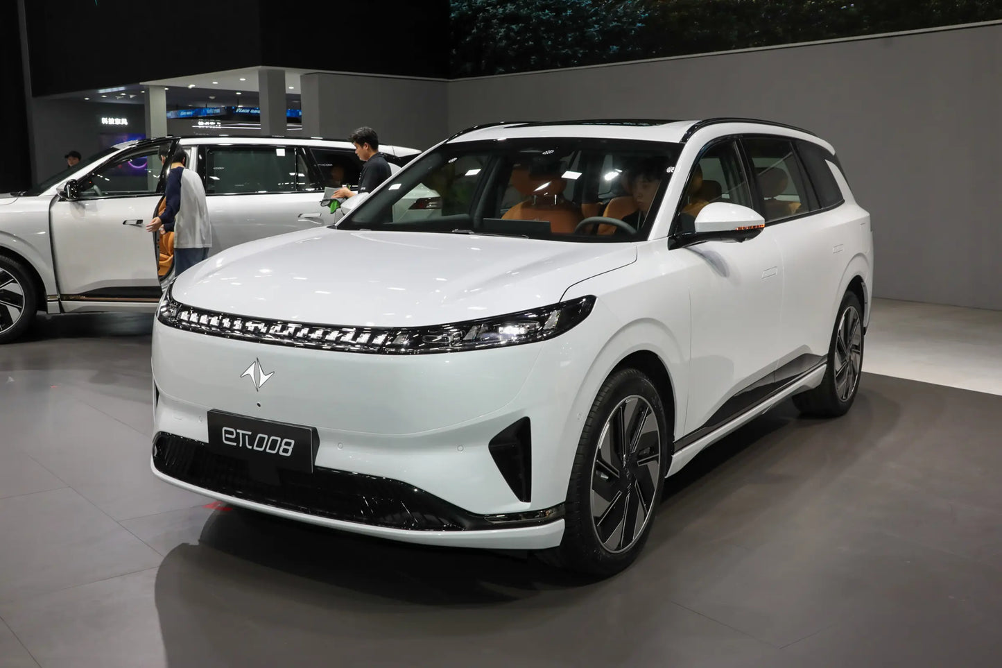 Dongfeng eπ008-Hybrid REEV