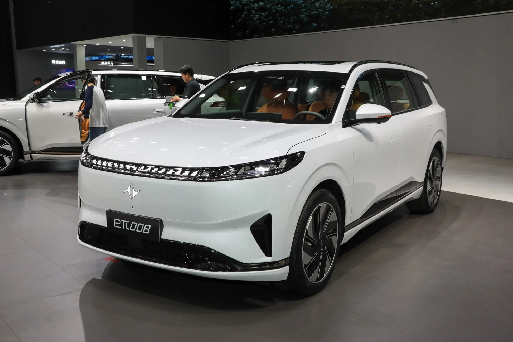 Dongfeng eπ008-Hybrid REEV