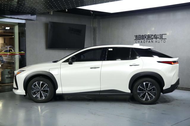 Pre-Owned Lexus RZ 2023 450e DIRECT4 Premium Edition