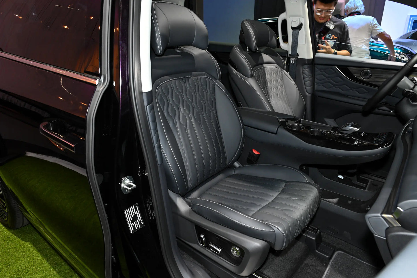 Dongfeng Forthing Wind Planet Ocean V9 -Hybrid PHEV