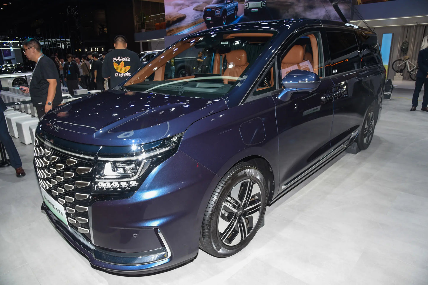 JAC Ruifeng RF8 -Hybrid PHEV