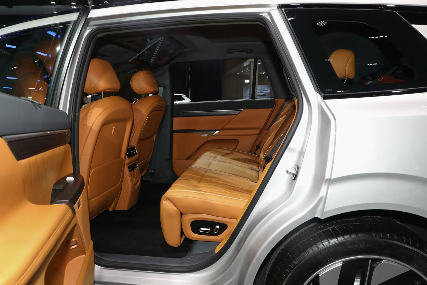 Dongfeng eπ008 -Hybrid REEV