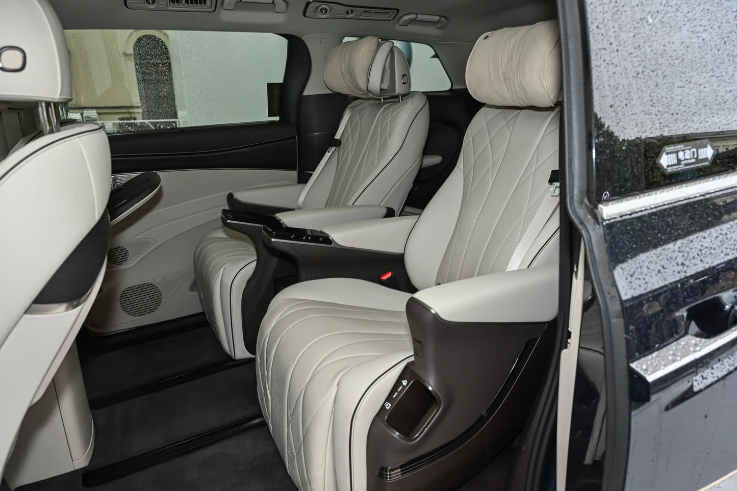 Denza Denza D9 DM -Hybrid PHEV